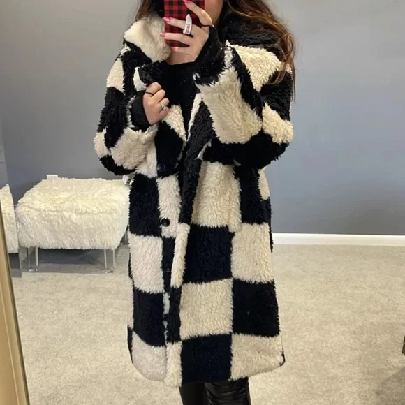 Colorblock faux fur jacket 🖤🐼 - Picture 8 of 8
